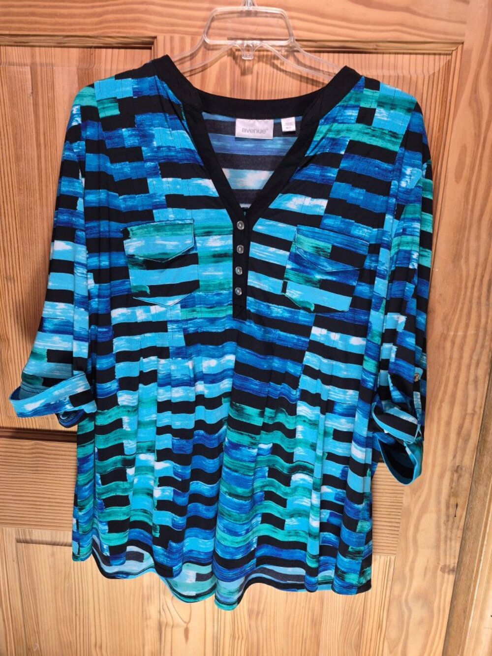 Avenue Size 30/32 elbow length blouse